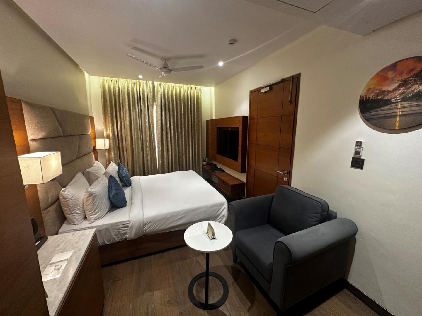 The Glory Suites Near Igi Airport New Delhi Bagian luar foto